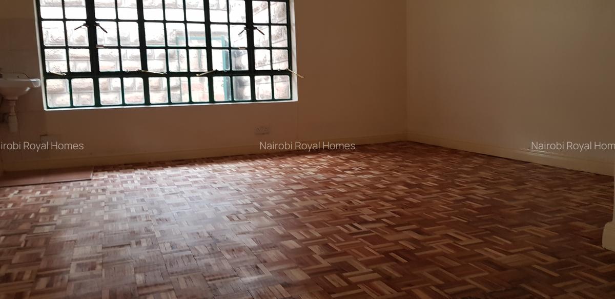 6 Bed House with En Suite at Lavington Road - 13