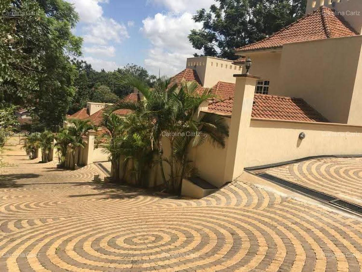 4 Bed Townhouse with En Suite at Kyuna - 2