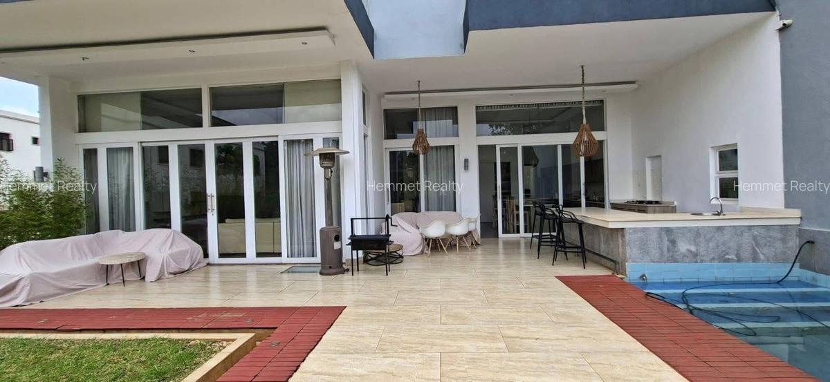 4 Bed Townhouse with En Suite in Spring Valley - 2