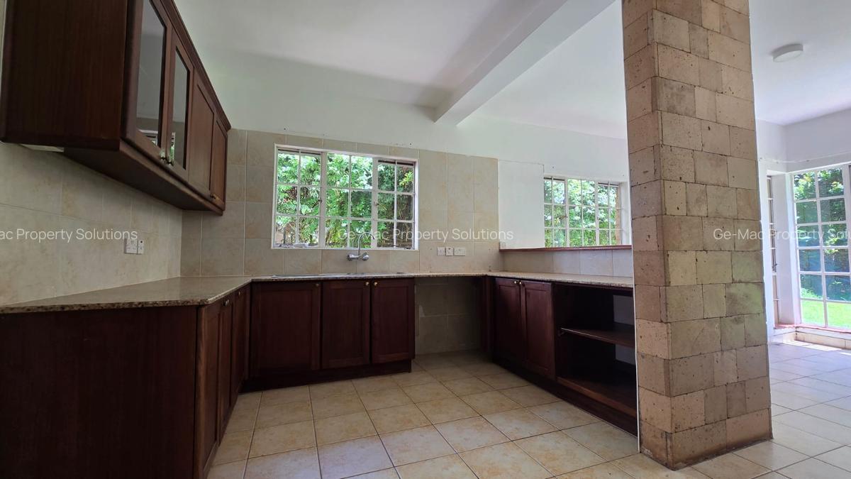 5 Bed House with En Suite at Lone Tree - 10