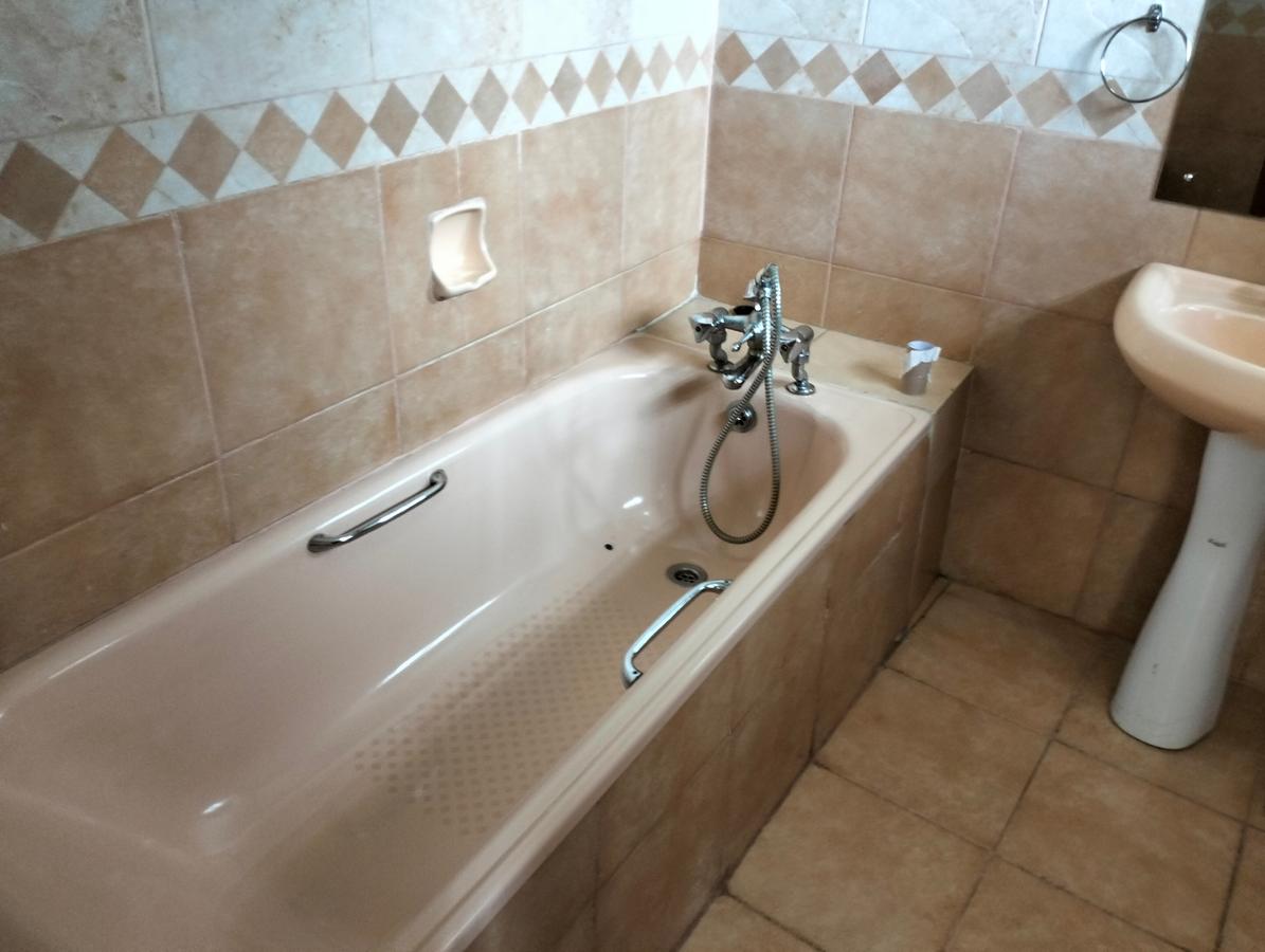 5 Bed Townhouse with En Suite in Lavington - 15