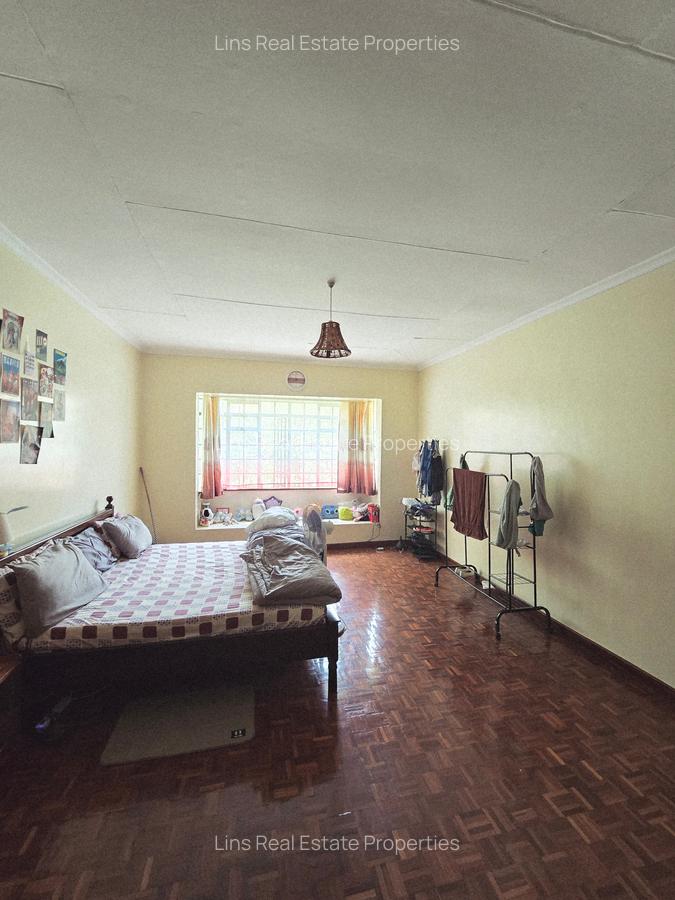 4 Bed Townhouse with En Suite in Brookside - 15