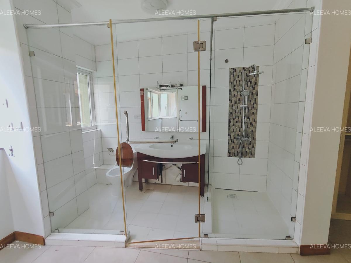 4 Bed Villa with En Suite in Riverside - 12