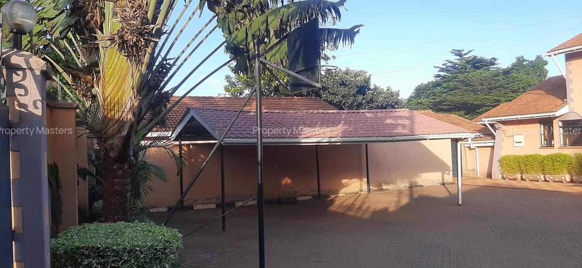 5 Bed House with En Suite at Duom Palm Street - 19