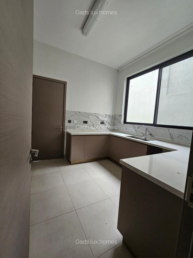 5 Bed Villa with En Suite at Lavington - 12