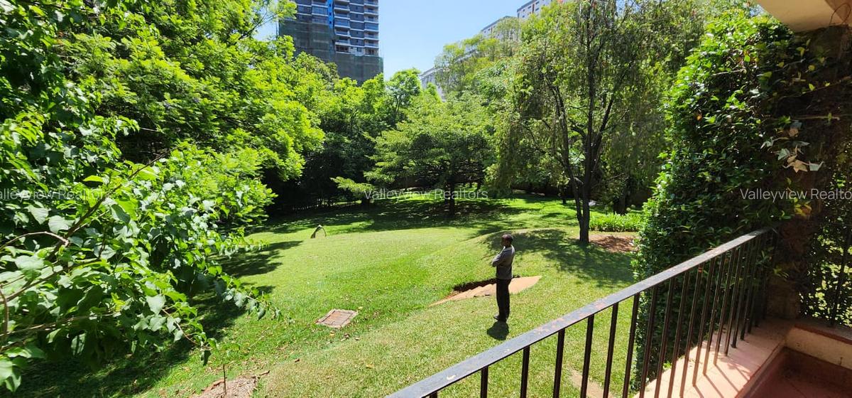 4 Bed House with En Suite at Lavington - 8