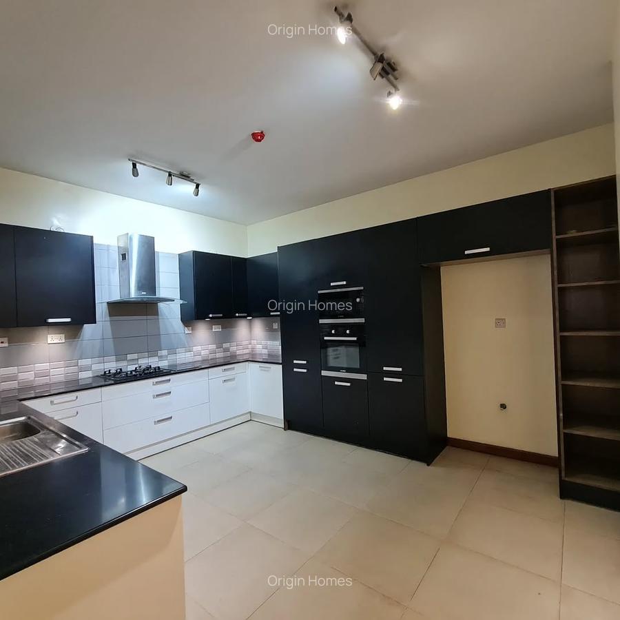 3 Bed Apartment with En Suite at Parkland - 18