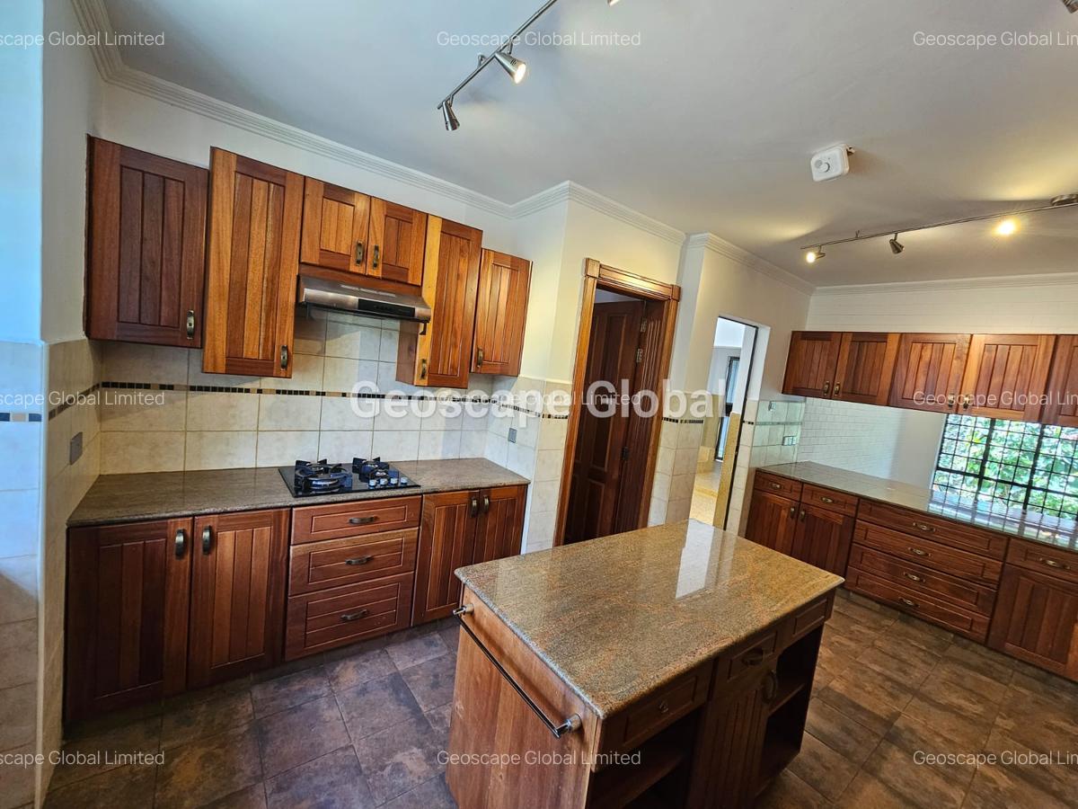 4 Bed Townhouse with En Suite in Spring Valley - 10