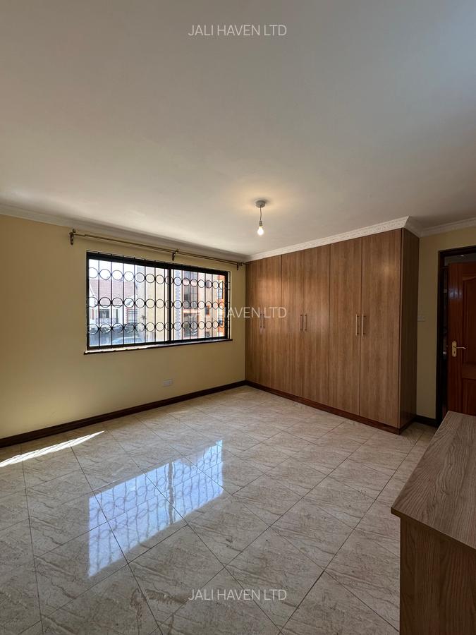 3 Bed Apartment with En Suite in Lavington - 9