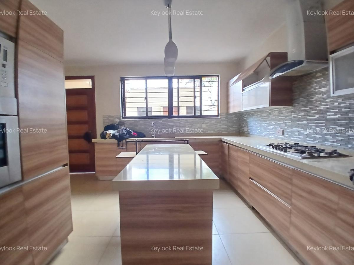 5 Bed Townhouse with En Suite at Lavington Green - 5