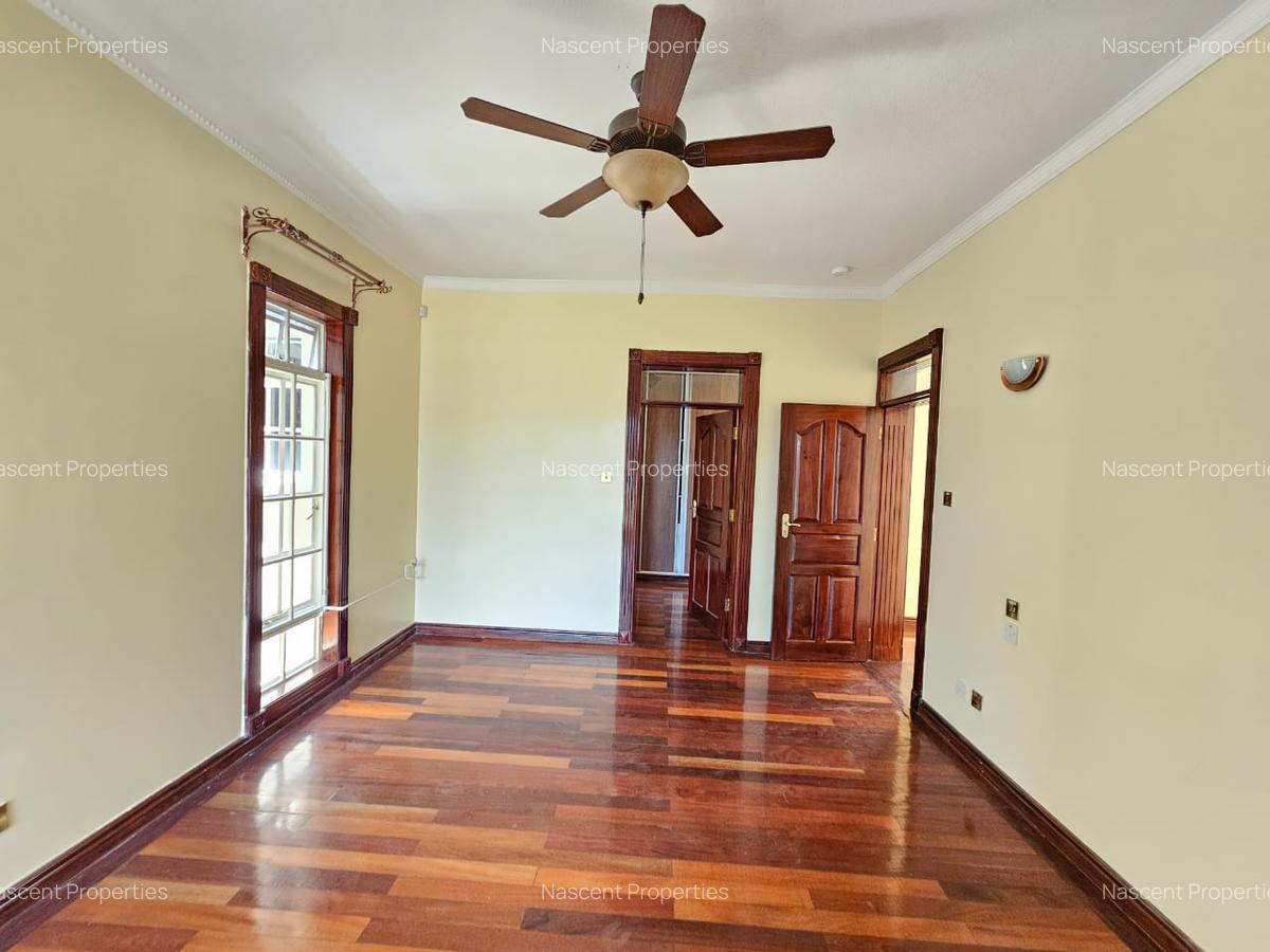 4 Bed Townhouse with En Suite in Kyuna - 11