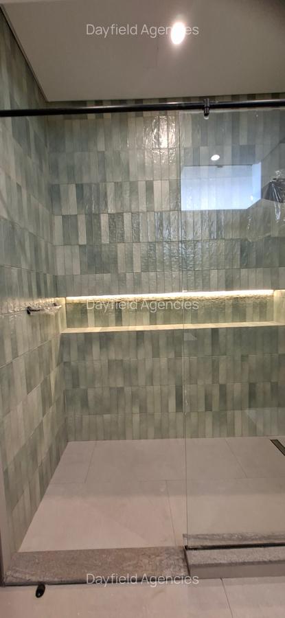 5 Bed House with En Suite at Off Grevillea Grove - 11