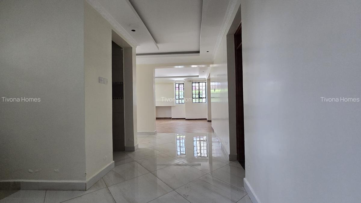 5 Bed House with En Suite in Garden Estate - 13