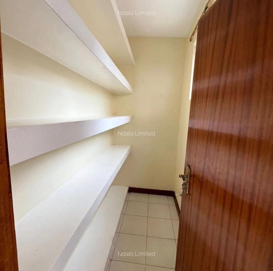 4 Bed Townhouse with En Suite at Lavington - 12