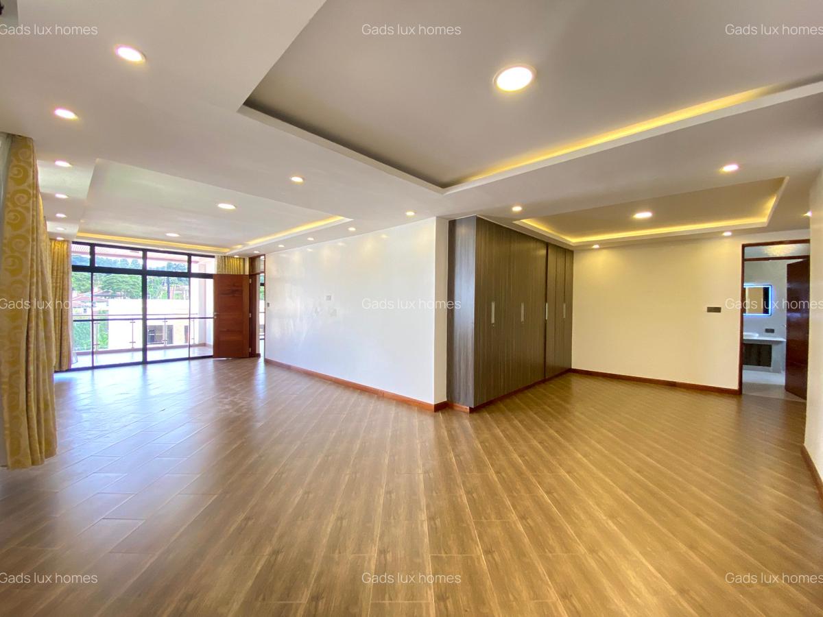 5 Bed Villa with En Suite at Spring Valley - 6