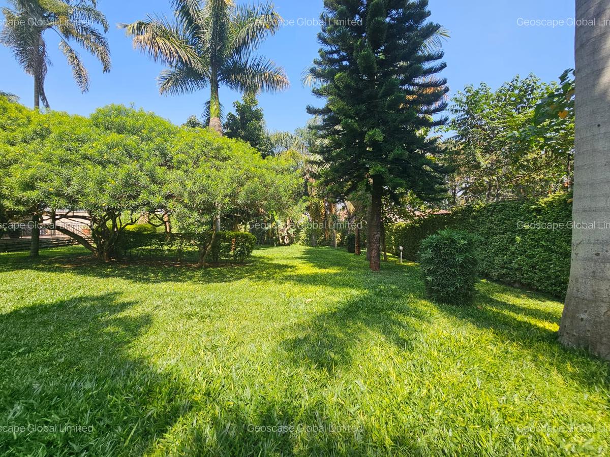 5 Bed House with En Suite in Runda - 4