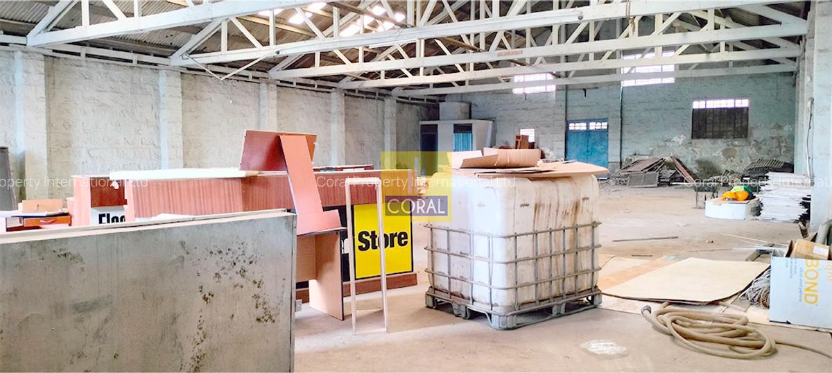 5,000 ft² Warehouse in Industrial Area - 6