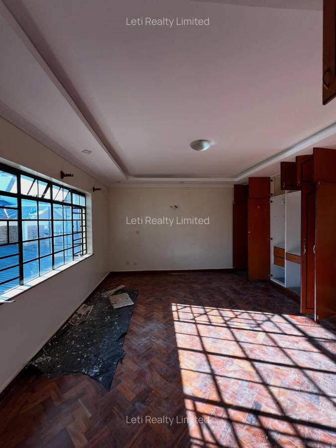 4 Bed Townhouse with En Suite in Lavington - 6
