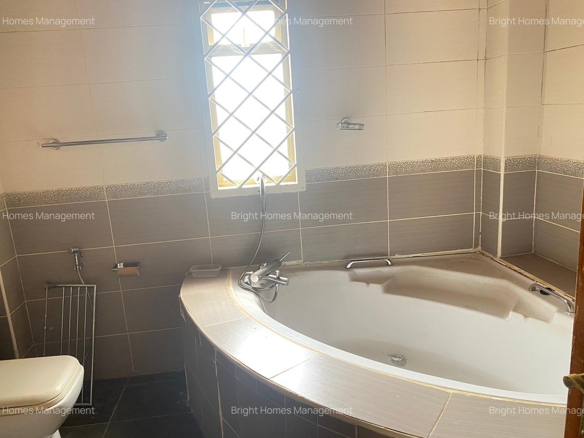 4 Bed Townhouse with En Suite in Lavington - 15