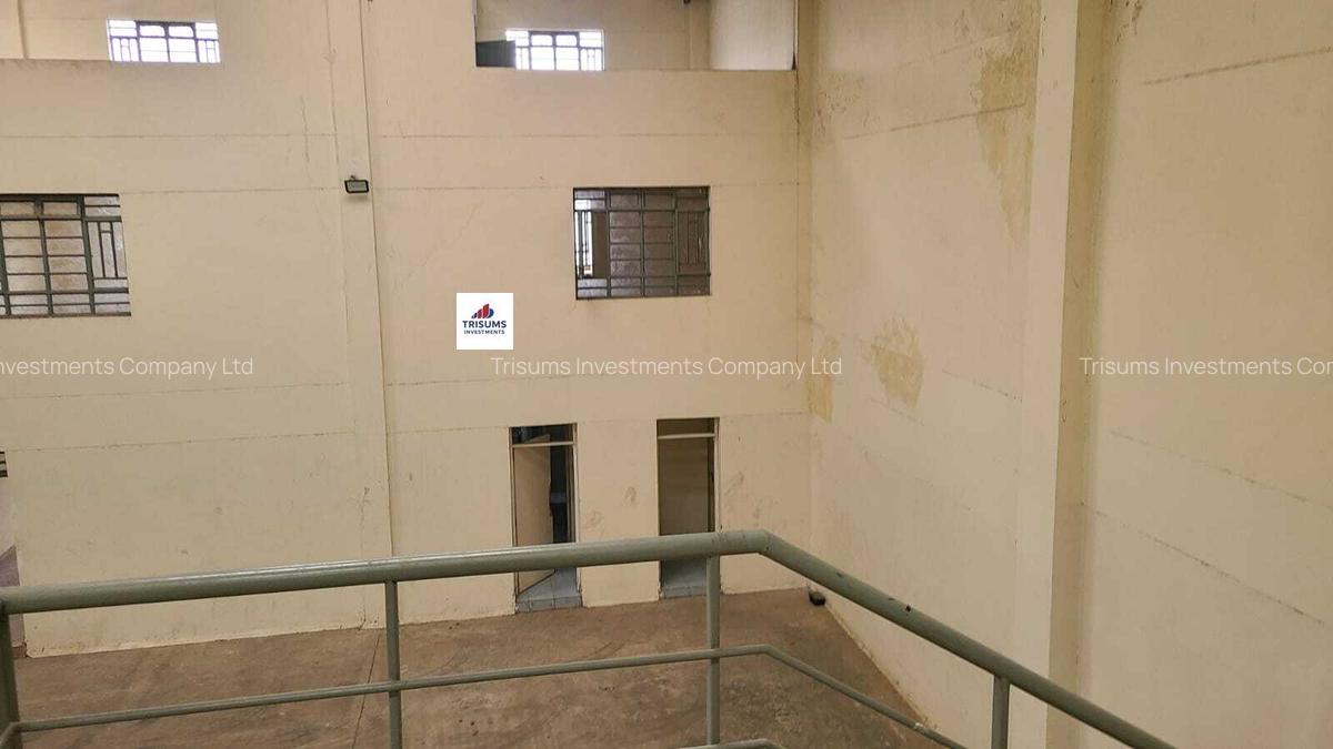 300,000 ft² Warehouse with Fibre Internet in Industrial Area - 14