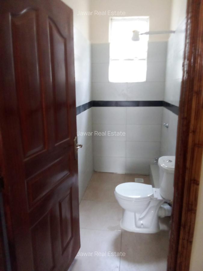 1 Bed House with En Suite at Hatheru Road - 4