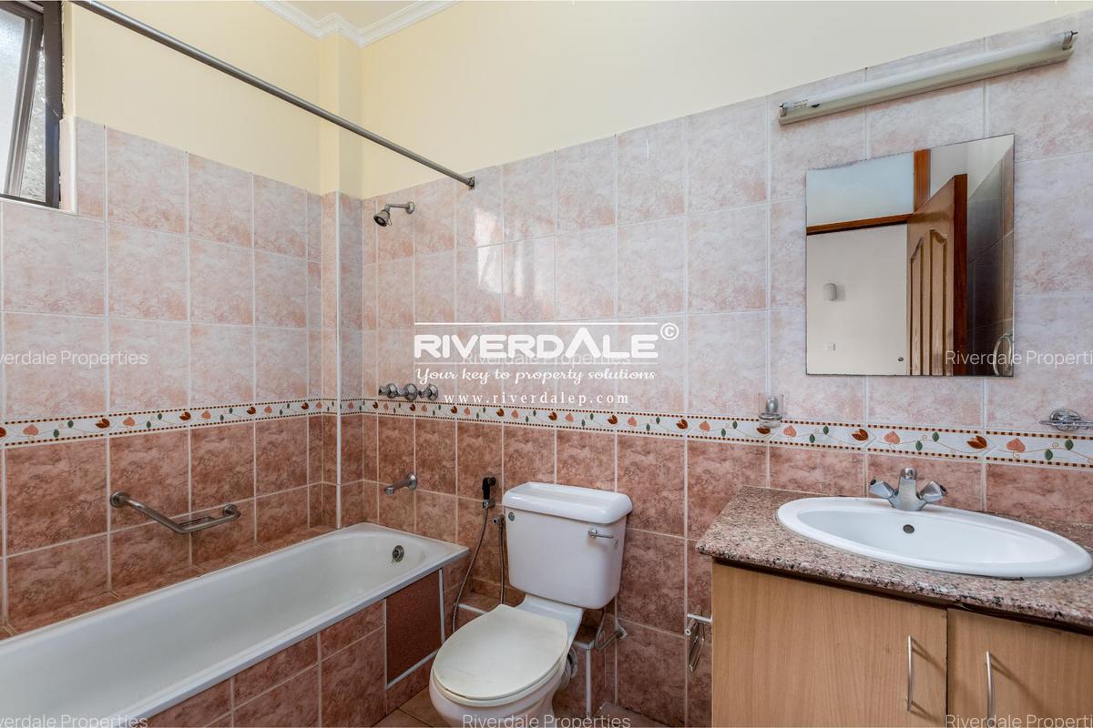 3 Bed Apartment with En Suite in Parklands - 9