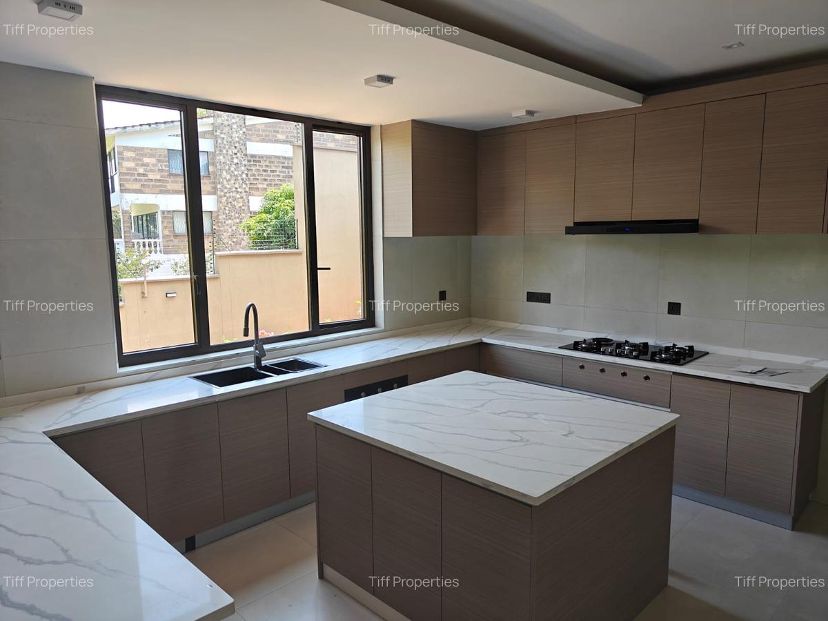 6 Bed House in Nyari - 8