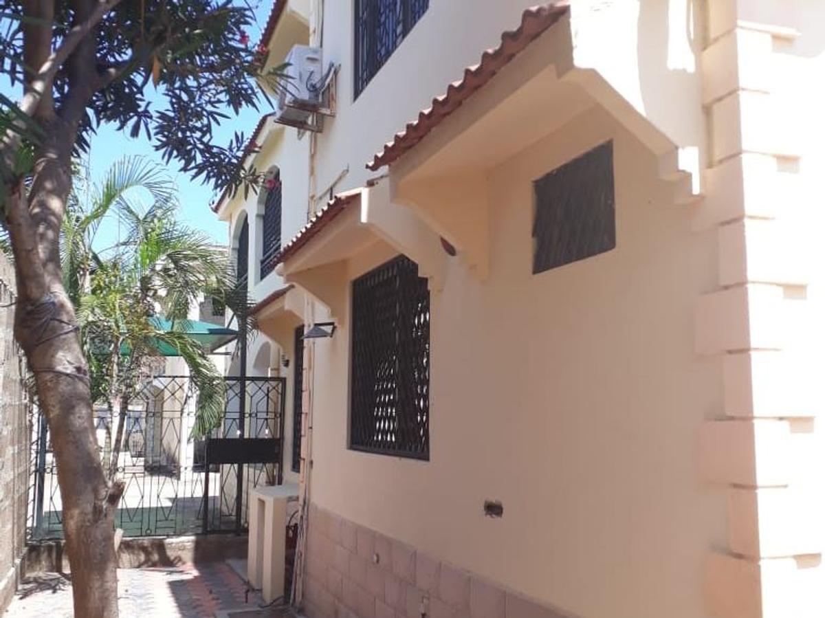 4 Bed Townhouse in Nyali Area - 9