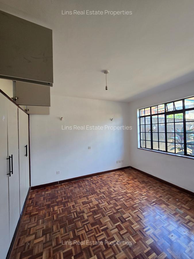 4 Bed Townhouse with En Suite in Lavington - 18