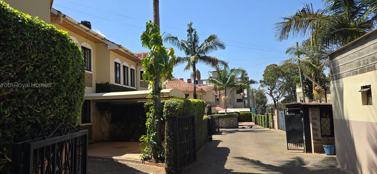 5 Bed Townhouse with En Suite at Lavington Green - 1