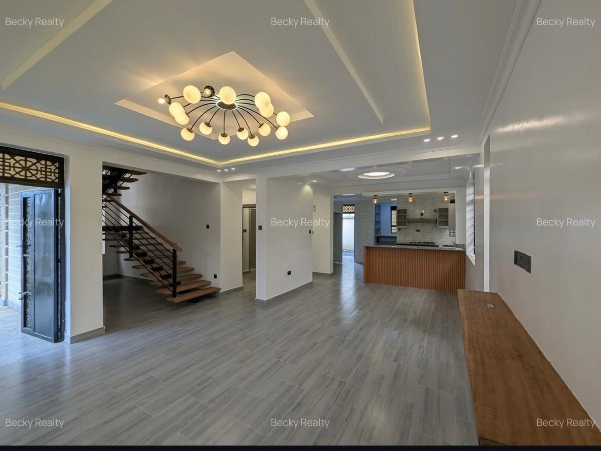 4 Bed House with En Suite at Membley - 5