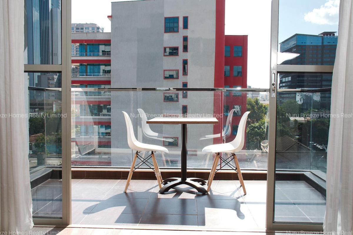 Serviced 2 Bed Apartment with En Suite in Parklands - 12