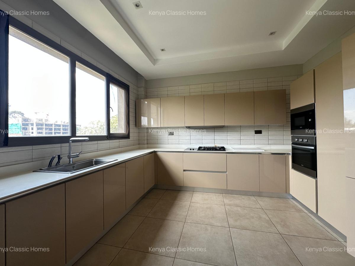 3 Bed Apartment with En Suite at Riverside - 10