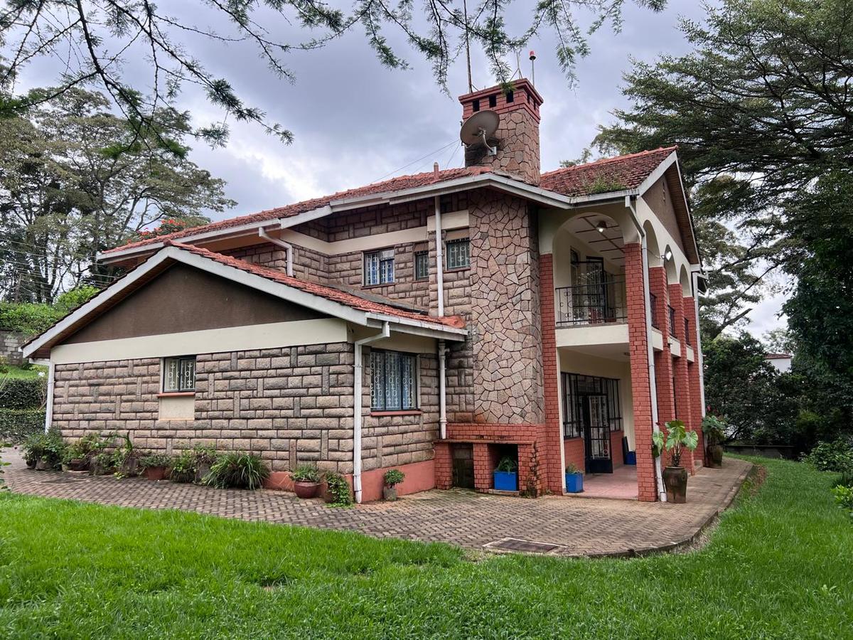 5 Bed House with En Suite in Lavington - 9