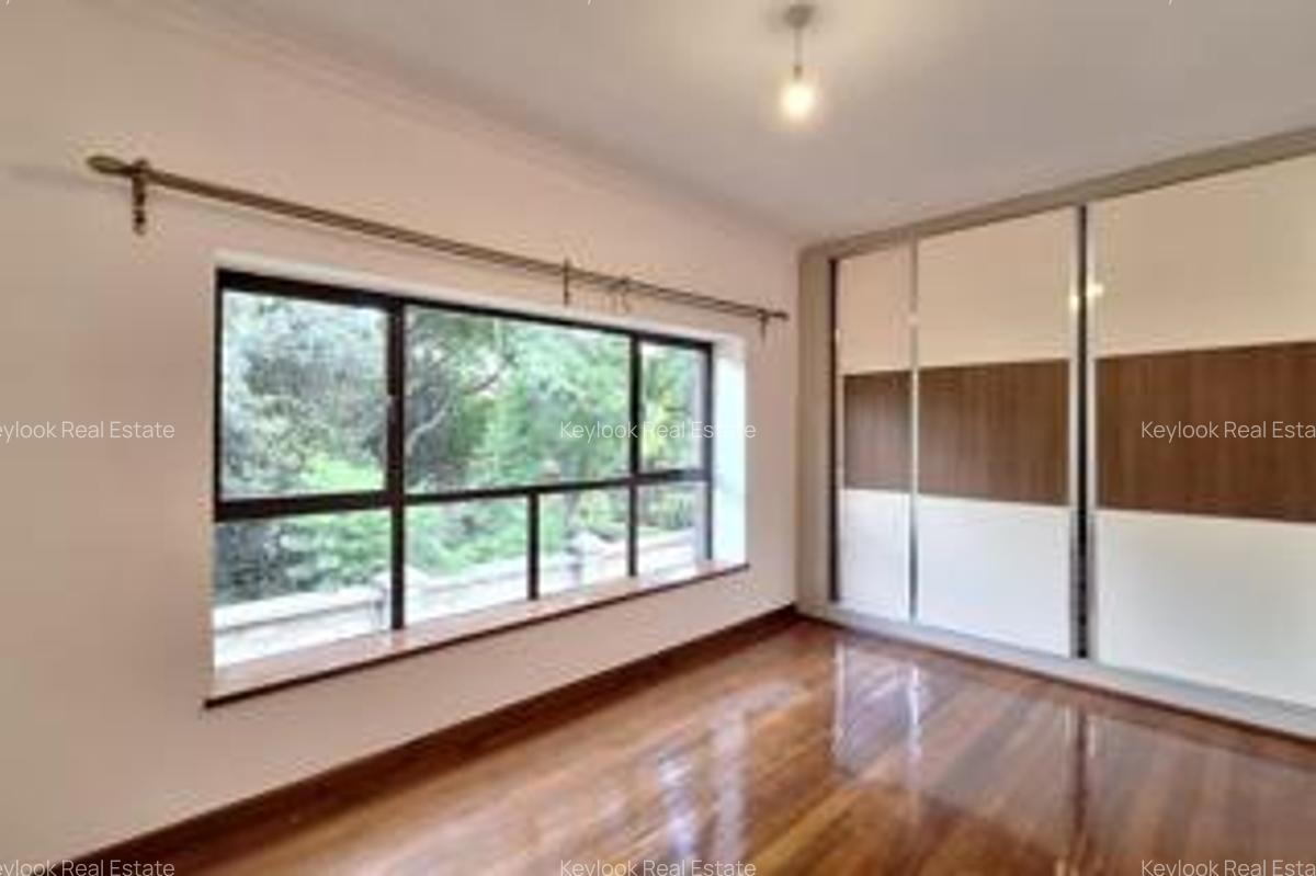 4 Bed Townhouse with En Suite at Lavington - 4