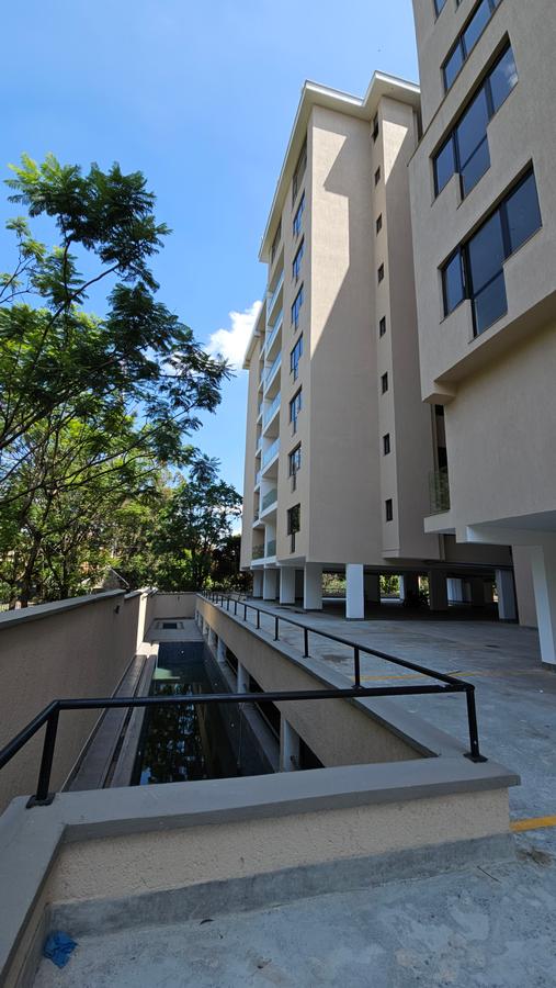 3 Bed Apartment with En Suite in Lavington - 10