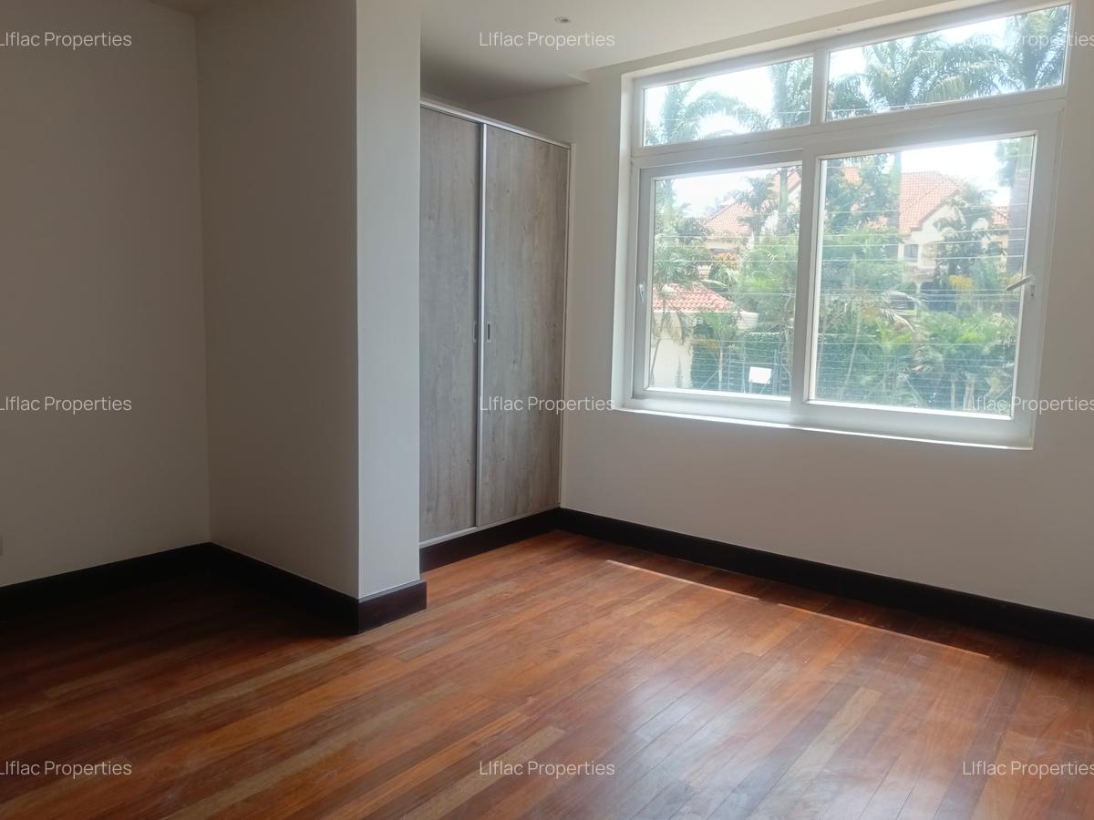 5 Bed House with En Suite in Runda - 9