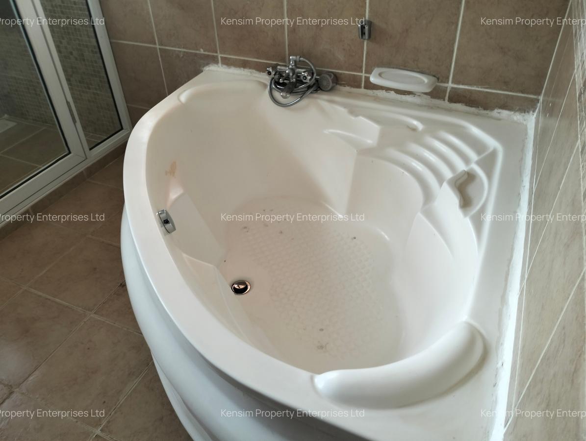 5 Bed Townhouse with En Suite in Lavington - 12