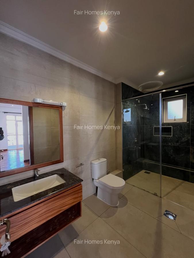 5 Bed Townhouse with En Suite at Lavington Green - 5