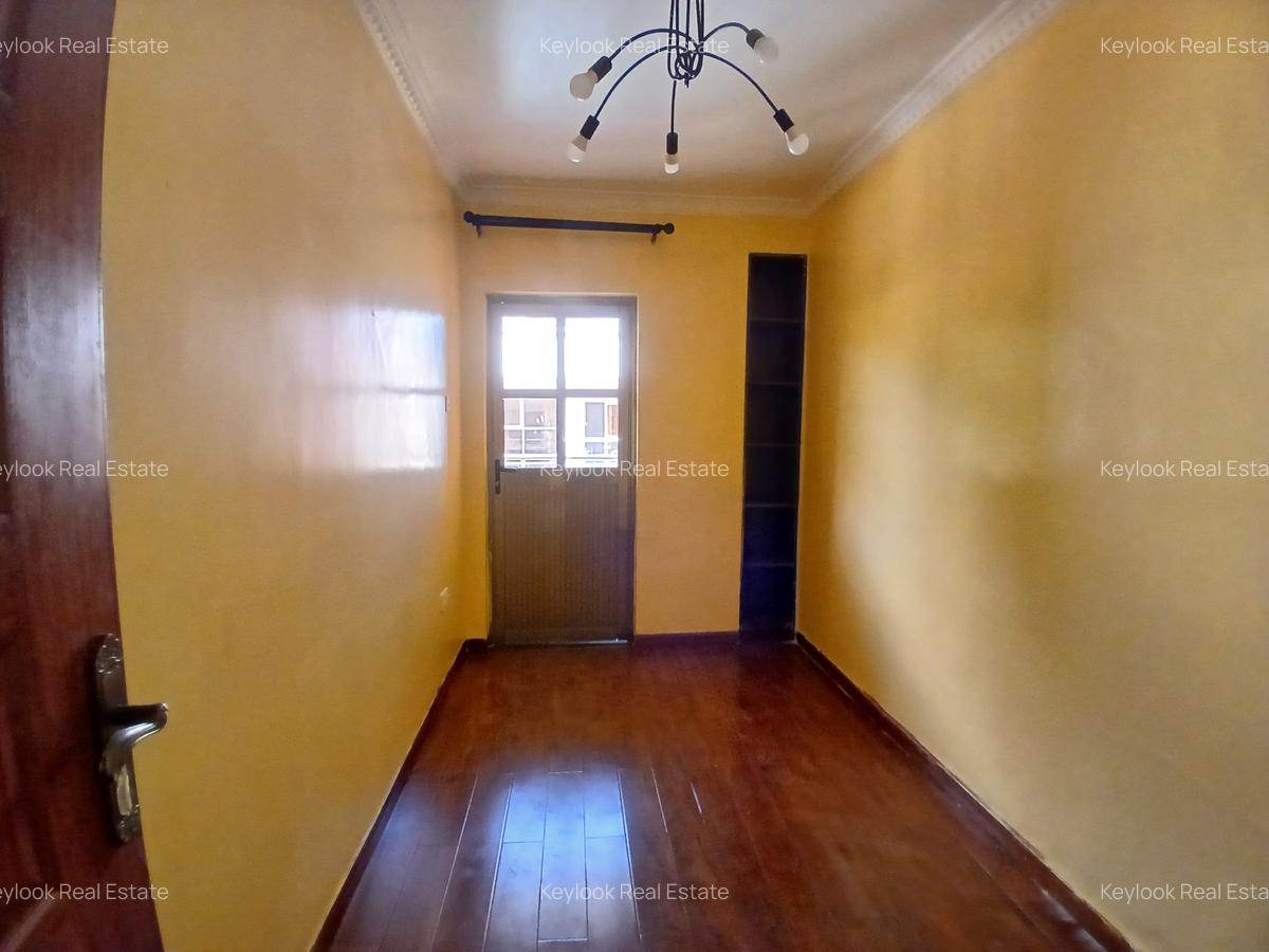5 Bed Townhouse with En Suite at Lavington - 2