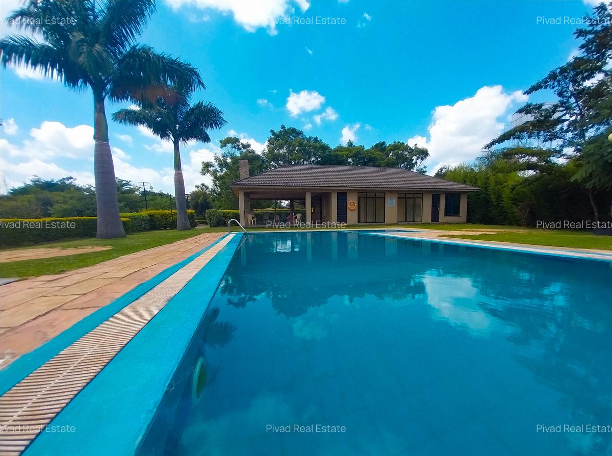 4 Bed Townhouse with Swimming Pool in Ridgeways - 17