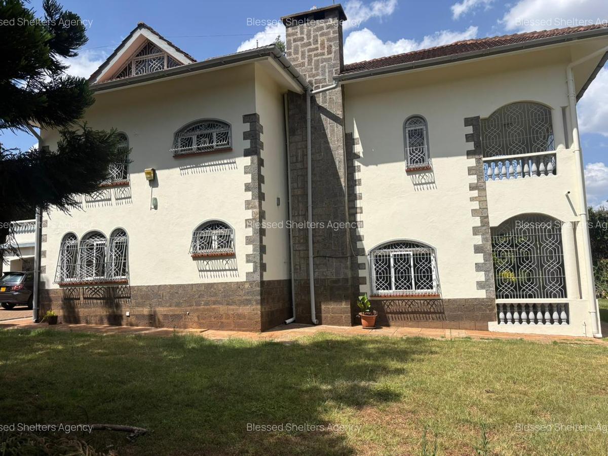 5 Bed House with En Suite in Runda - 3