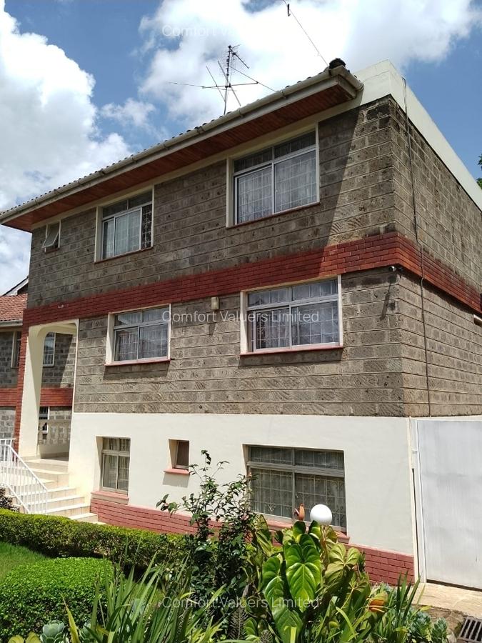 5 Bed House with En Suite at Lavington Green - 9