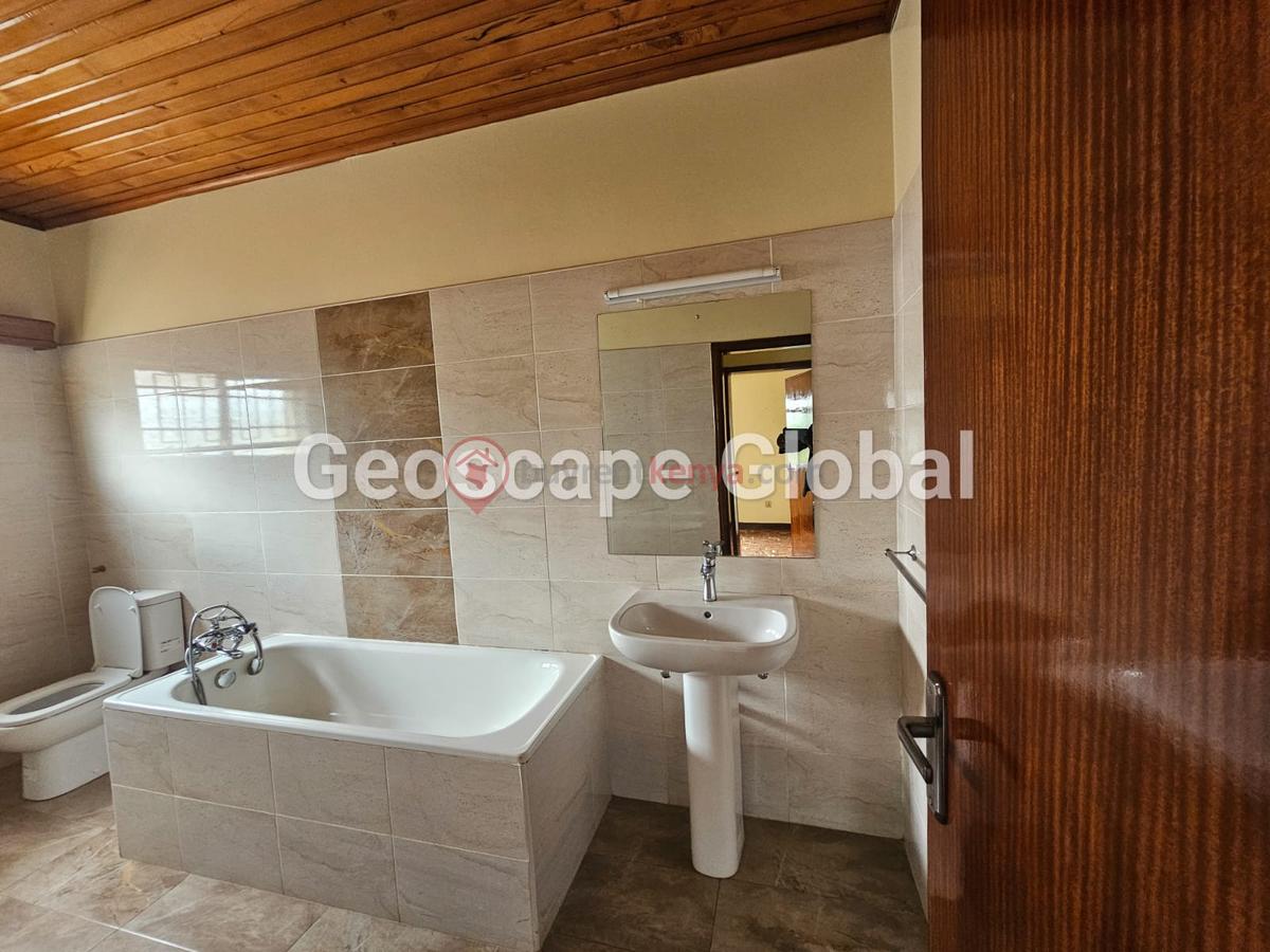 4 Bed Townhouse with En Suite in Spring Valley - 11