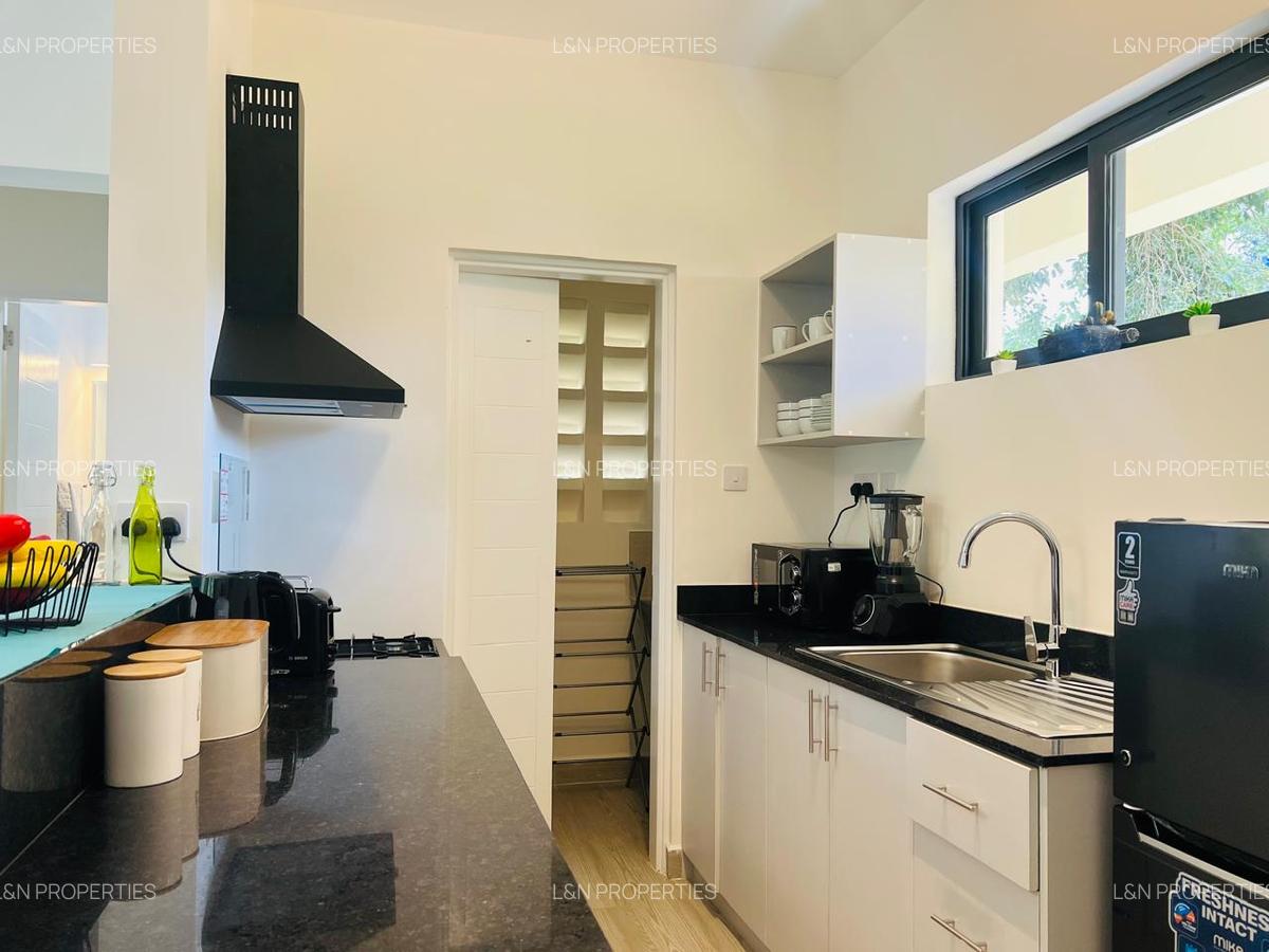 1 Bed Apartment with En Suite at Safaripark Road - 7