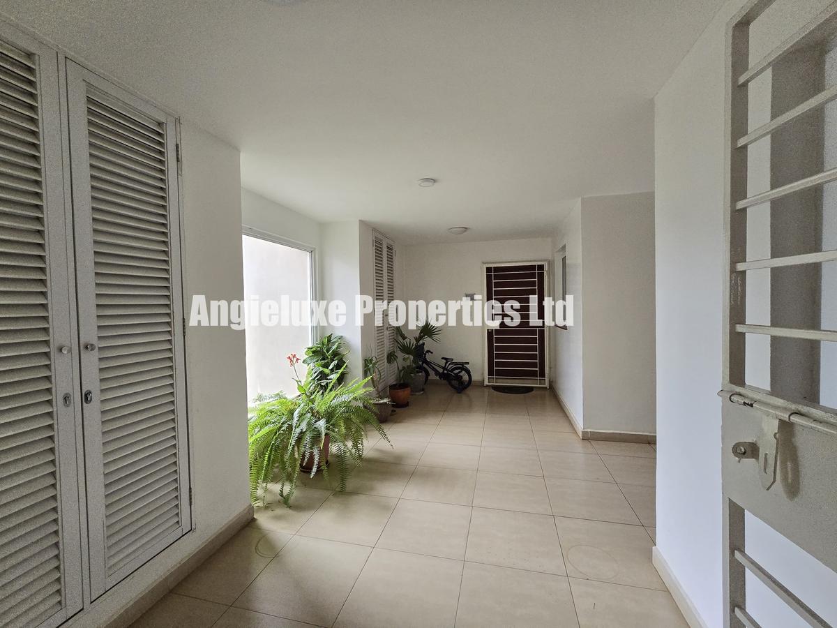 3 Bed Apartment with En Suite at Ole Dume Road - 10