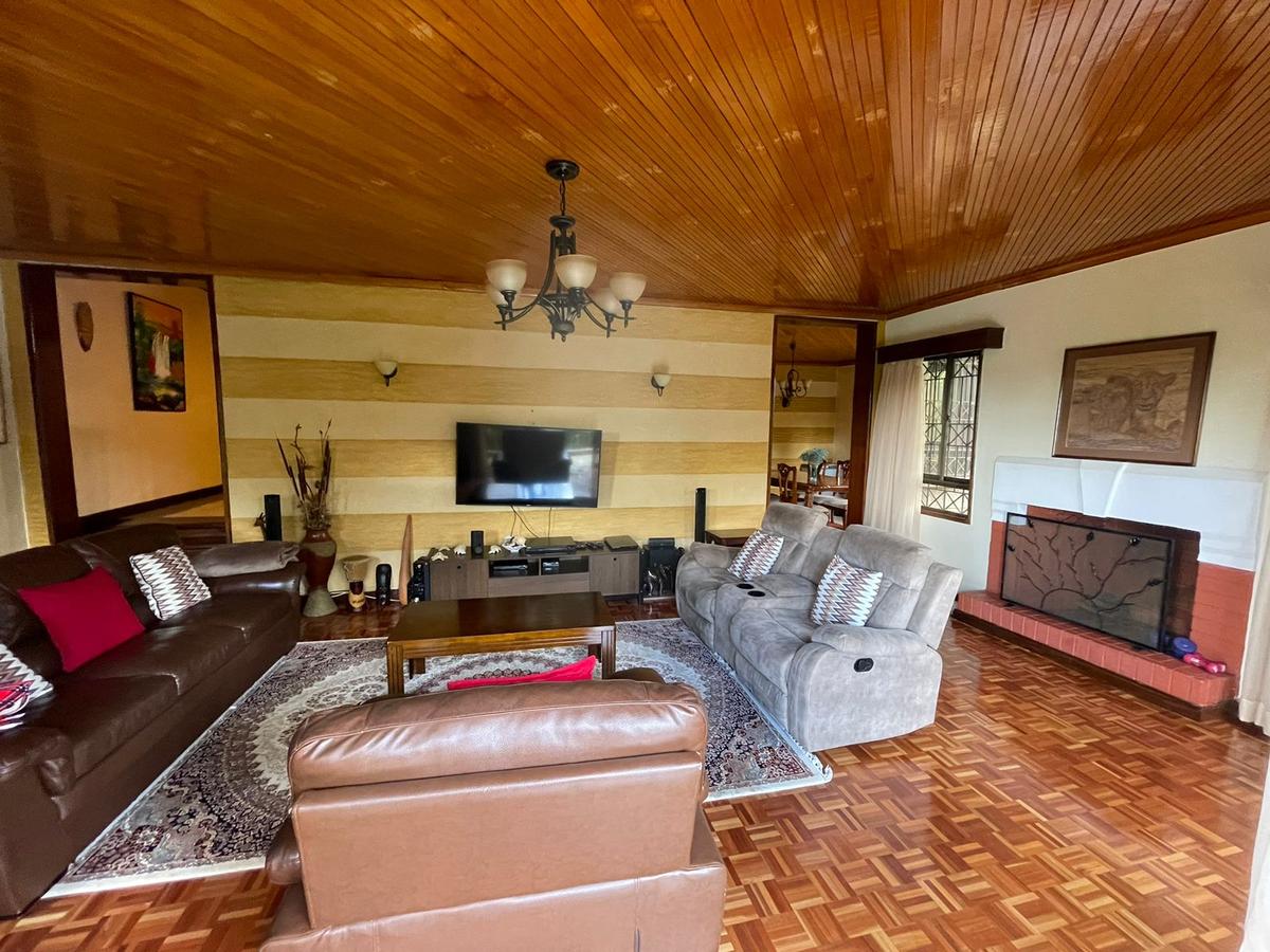 5 Bed Villa with En Suite in Lavington - 11