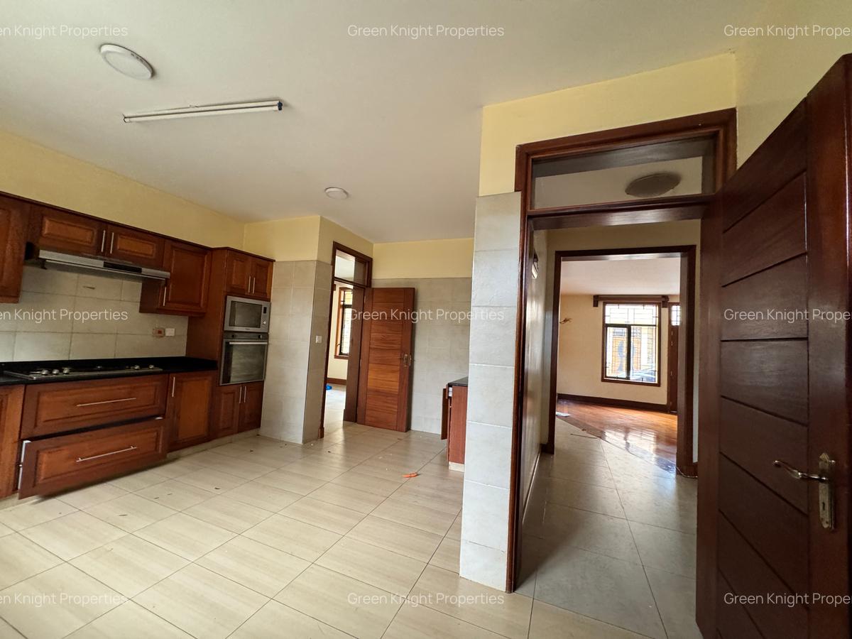 5 Bed Townhouse with En Suite in Lavington - 6