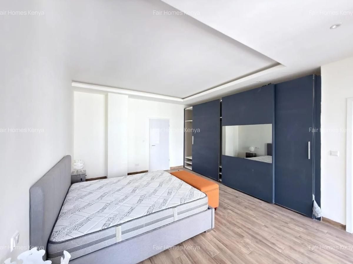 4 Bed Apartment with En Suite at Riverside Drive - 3