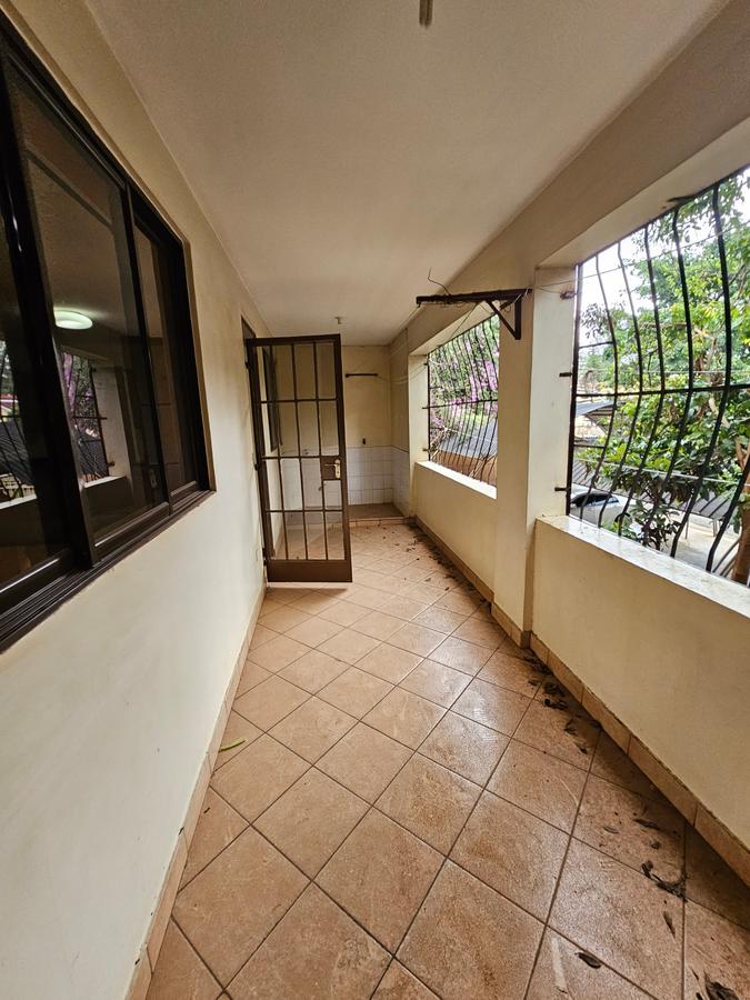 3 Bed Apartment with En Suite at Lavington - 20